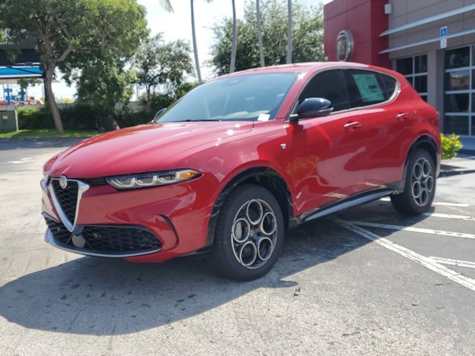 2024 Alfa Romeo Tonale Ti photo 2