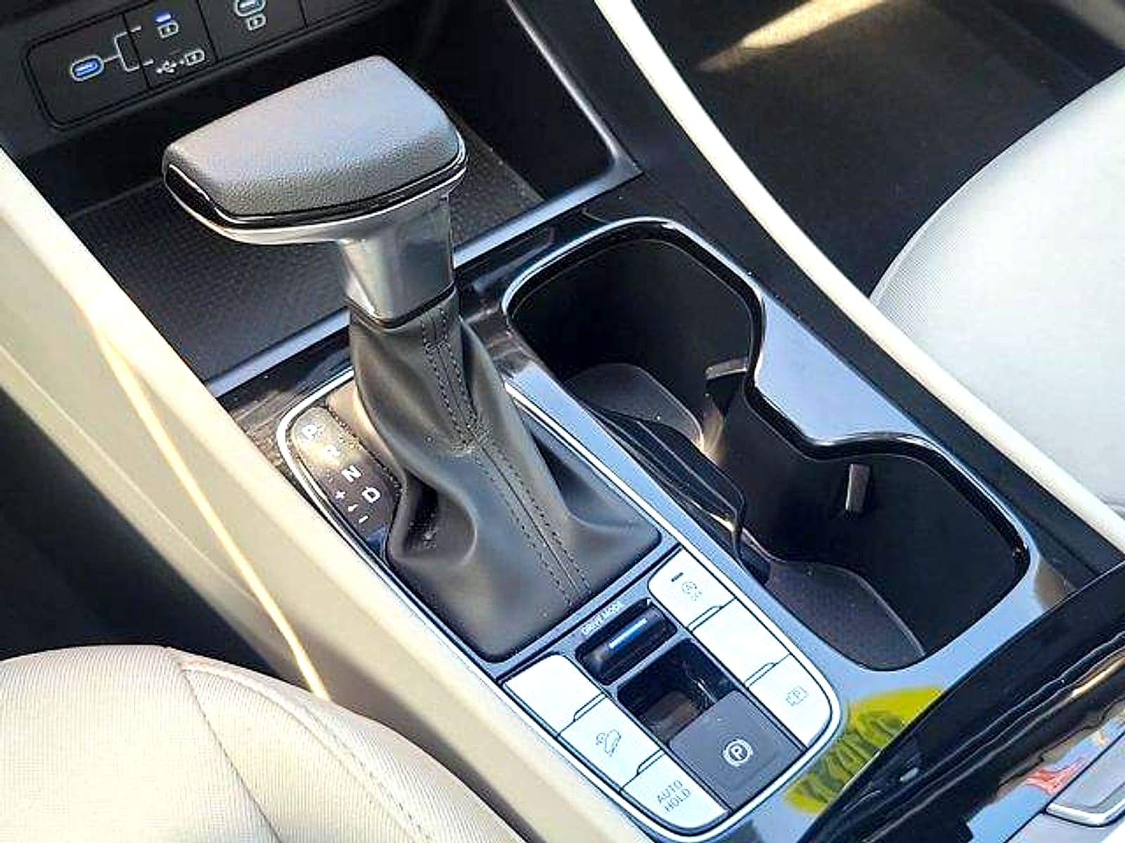 2025 Hyundai Tucson SE - Photo 28