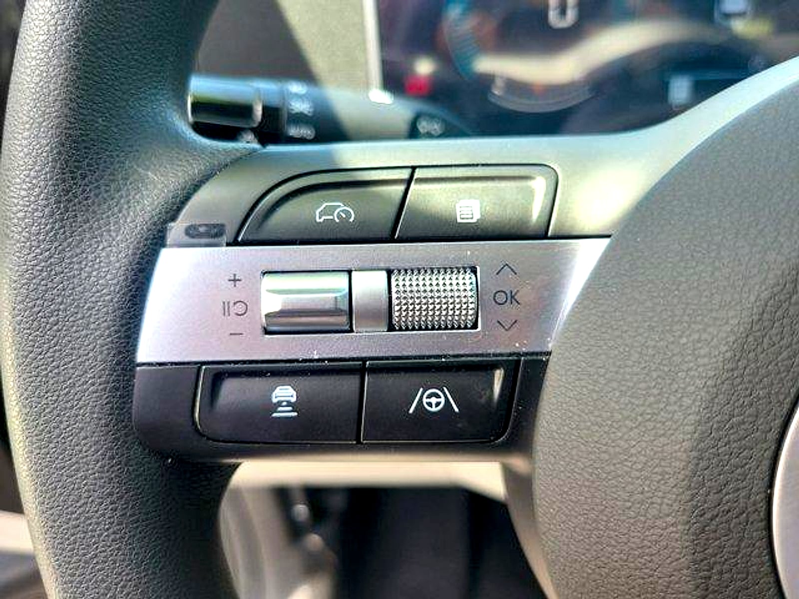 2025 Hyundai Tucson SE - Photo 23