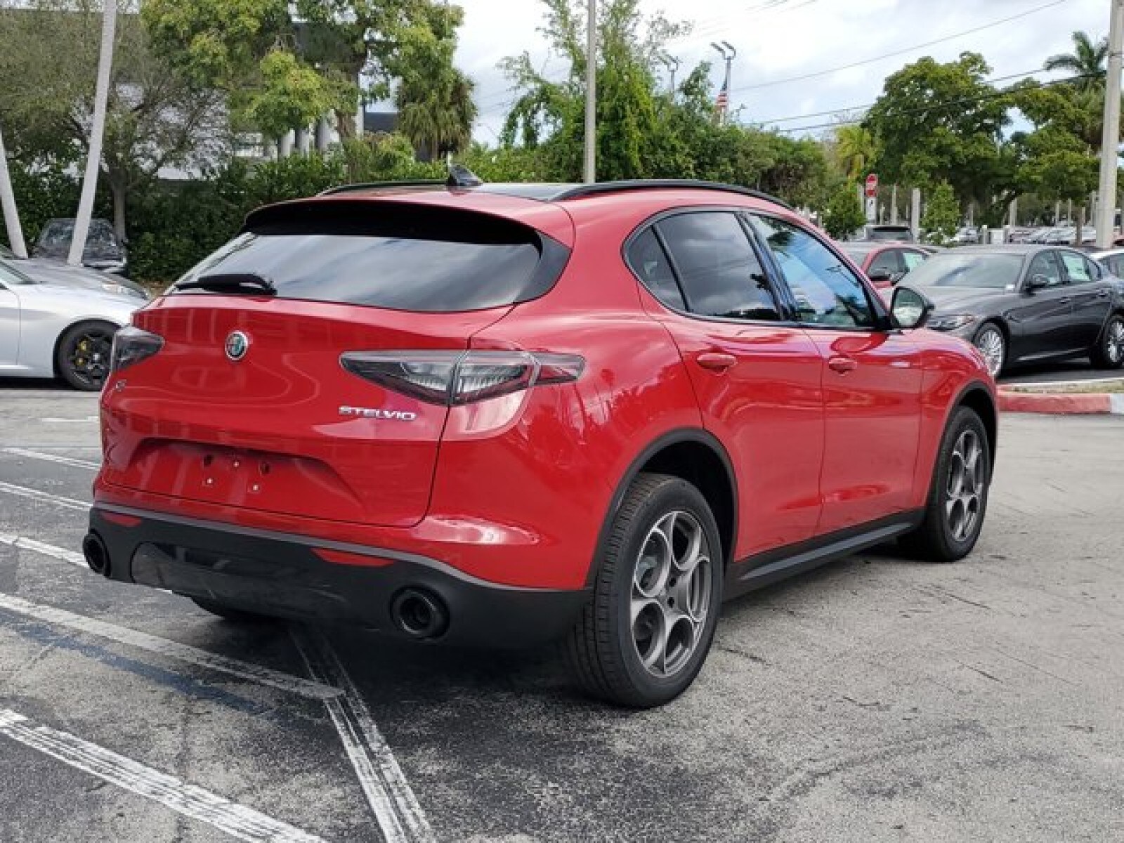2025 Alfa Romeo Stelvio Sprint photo 4