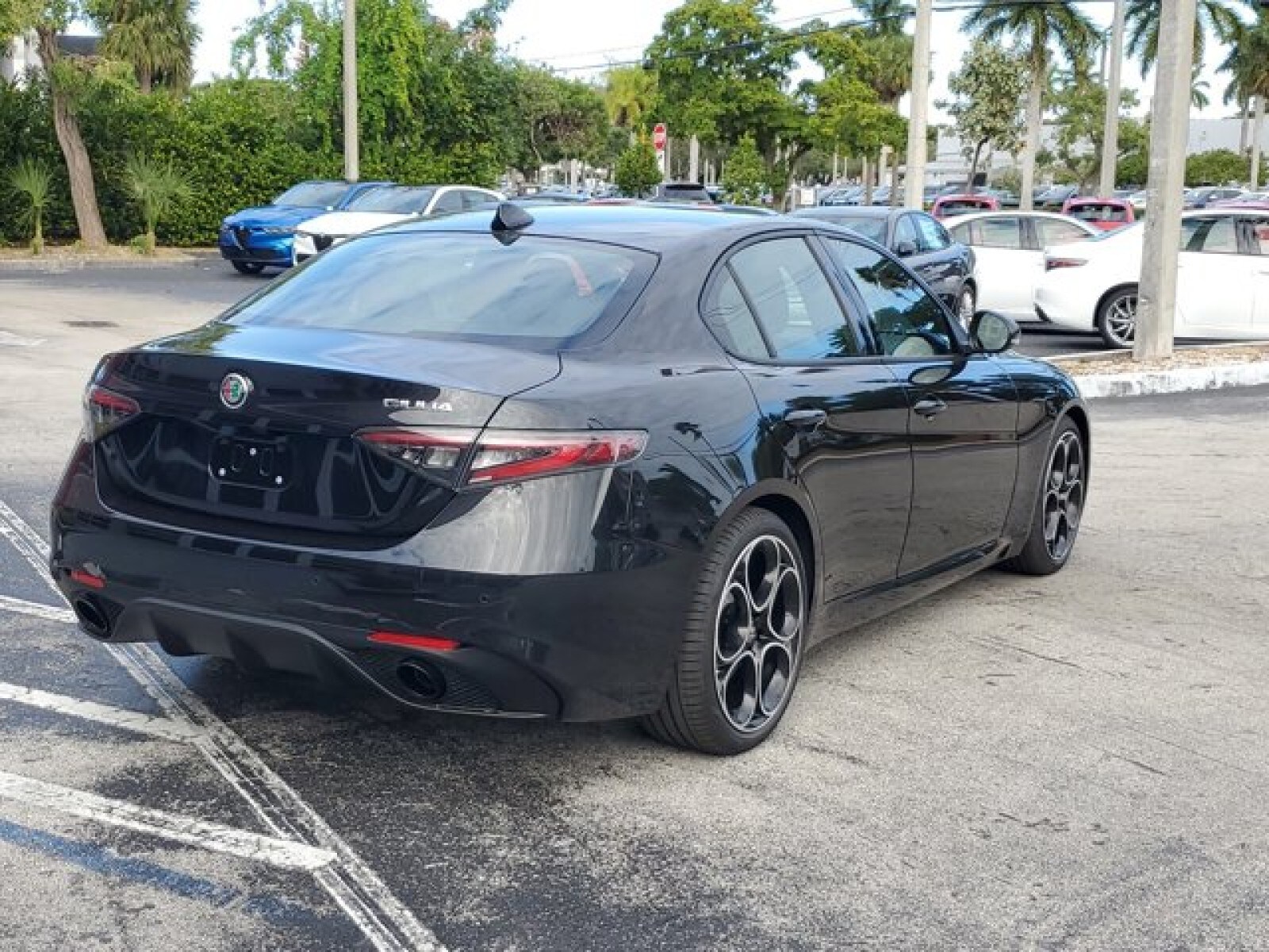 2025 Alfa Romeo Giulia photo 4
