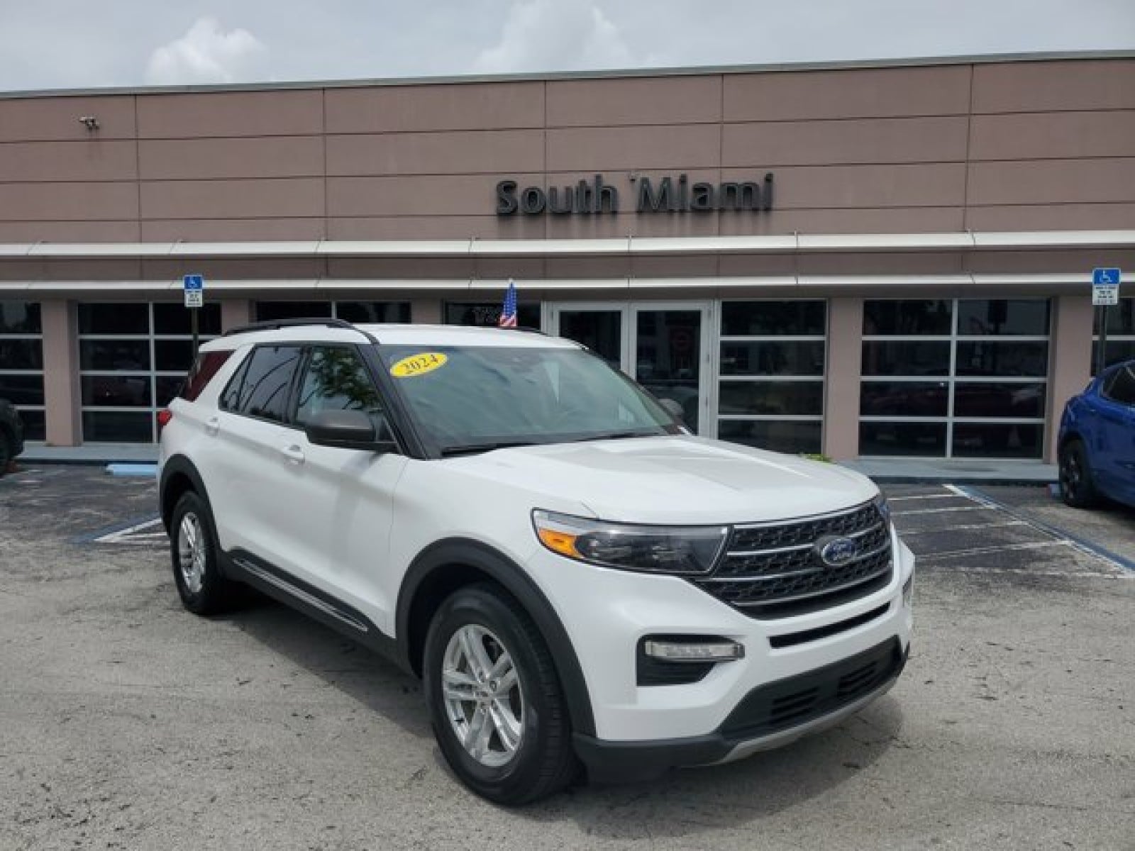 2024 Ford Explorer XLT 4WD's photo