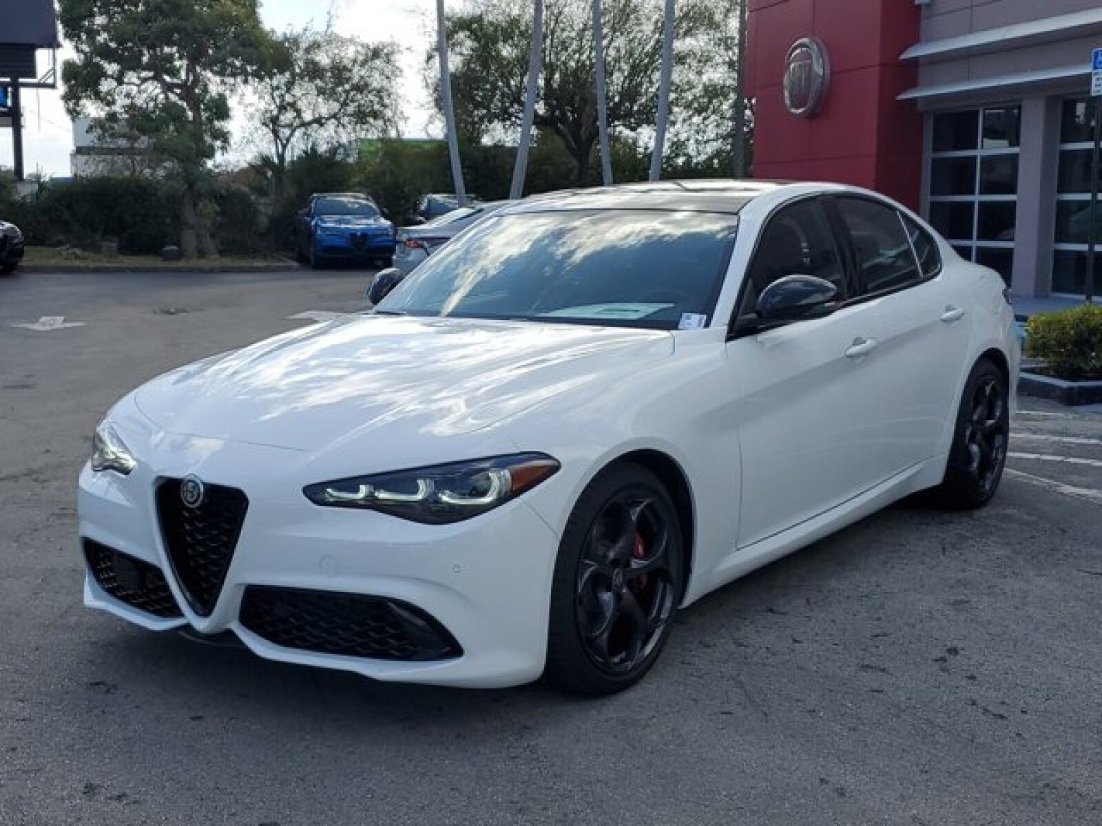 2025 Alfa Romeo Giulia photo 2