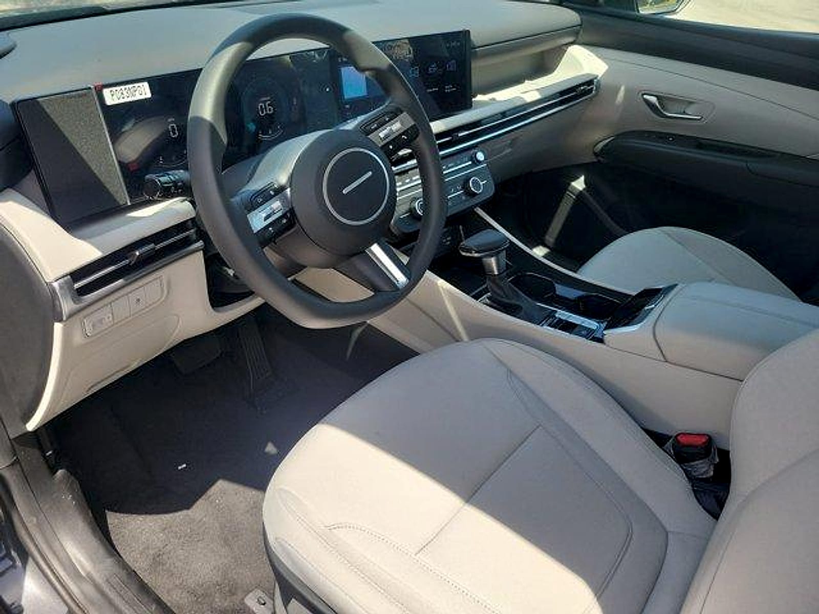 2025 Hyundai Tucson SE - Photo 12