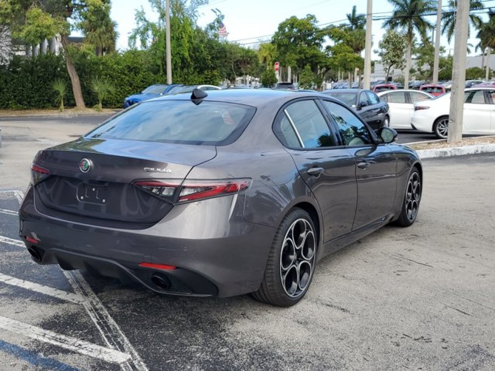 2025 Alfa Romeo Giulia photo 4