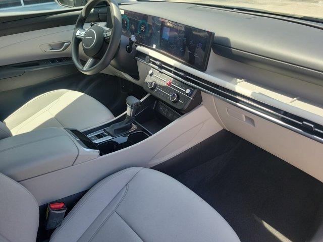 2025 Hyundai Tucson SE - Photo 13