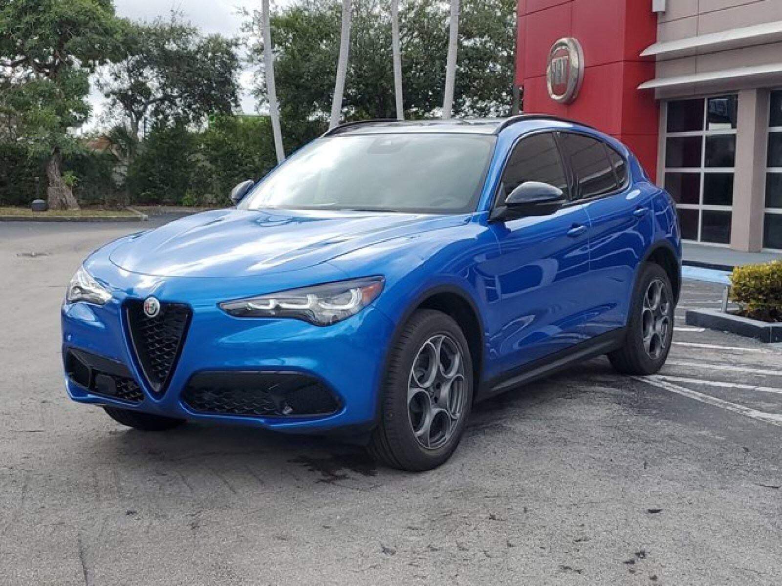 2025 Alfa Romeo Stelvio Sprint photo 2