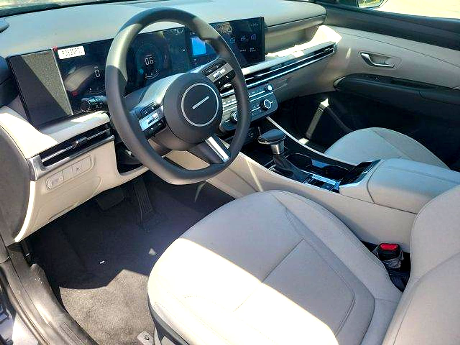 2025 Hyundai Tucson SE - Photo 12