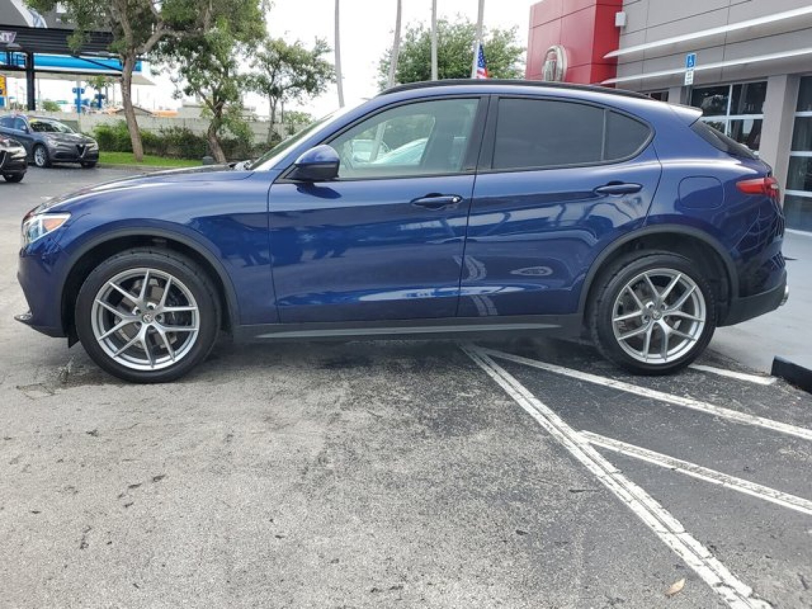 2018 Alfa Romeo Stelvio Ti Sport photo 4
