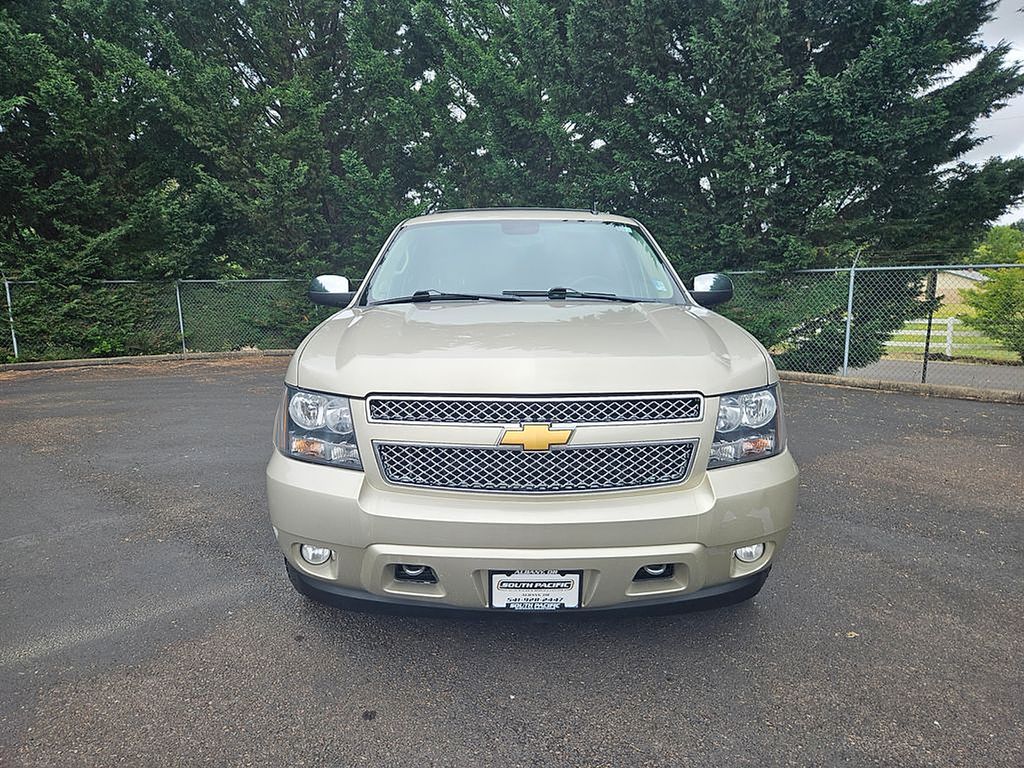 2013 Chevrolet Tahoe LTZ photo 2