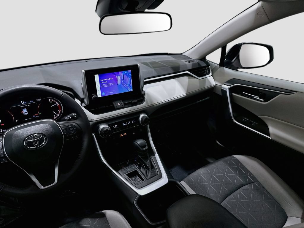 2025 Toyota RAV4 XLE - Photo 23