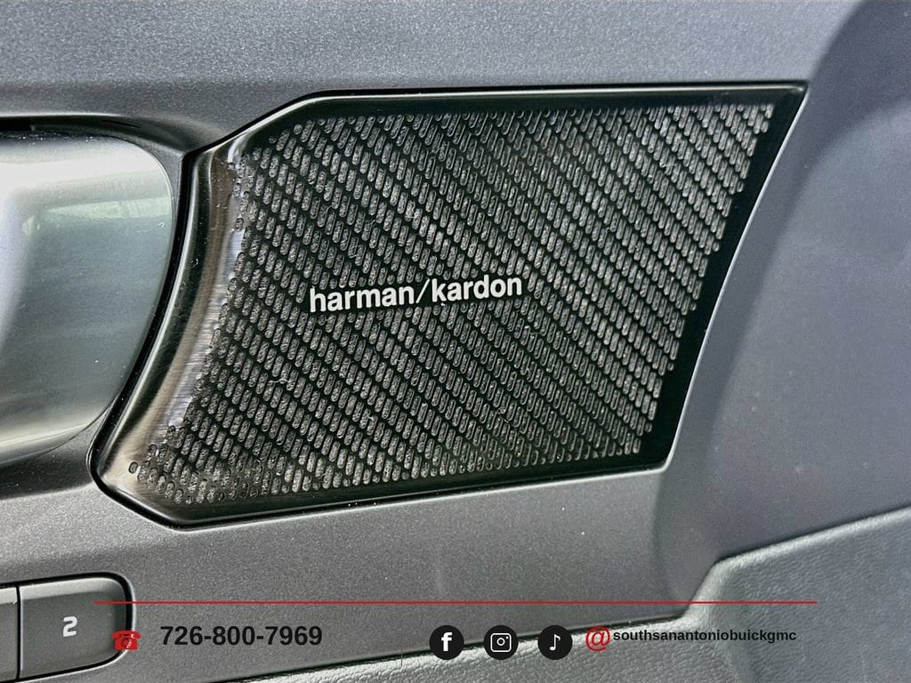 2022 Volvo XC40 R-Design - Photo 19