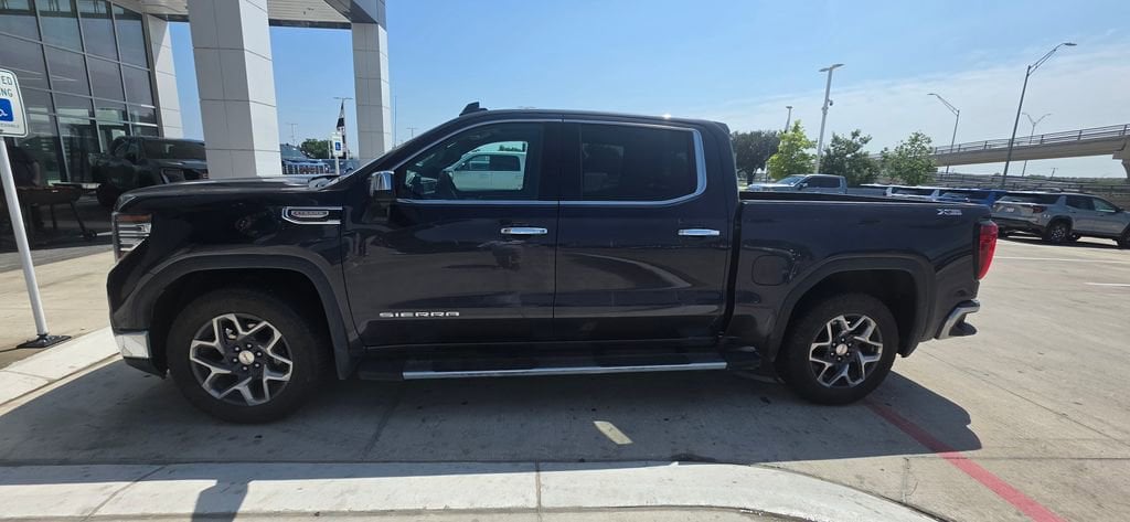 2025 GMC Sierra 4WD Crew Cab Short Box SLT's photo
