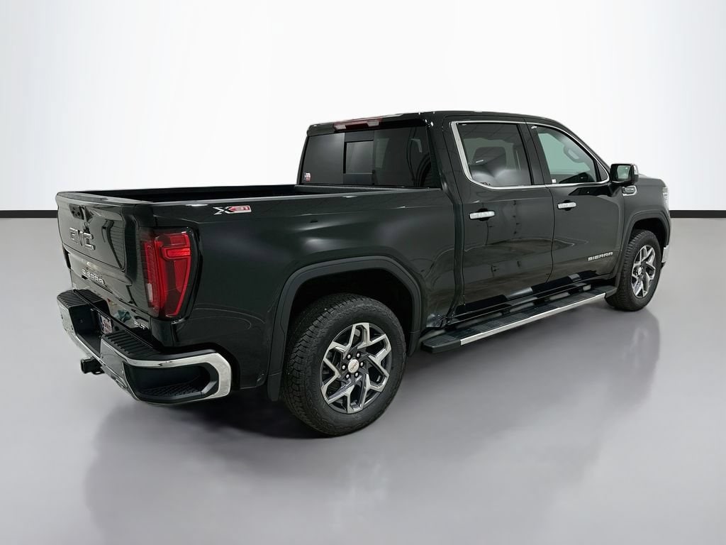 2026 GMC Sierra 1500 SLT - Photo 7