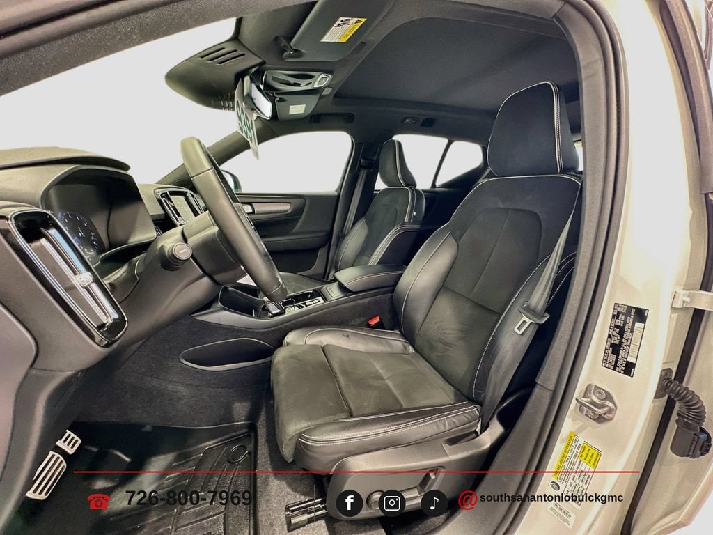 2022 Volvo XC40 R-Design - Photo 21