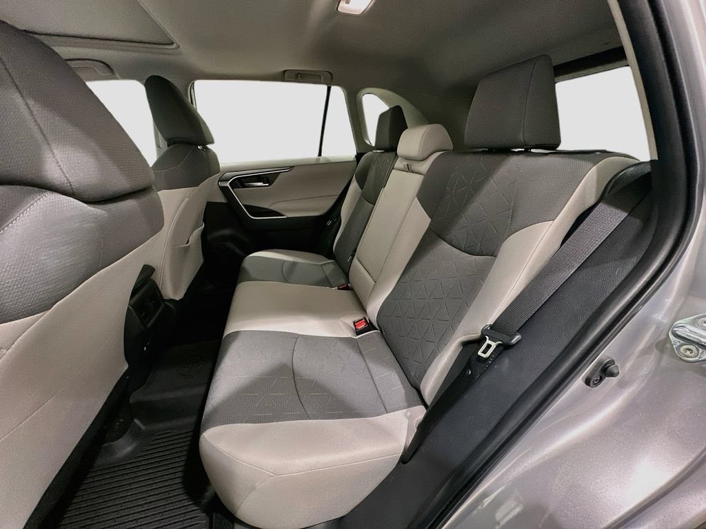 2025 Toyota RAV4 XLE - Photo 24