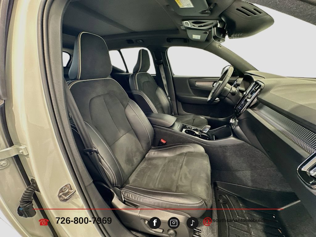2022 Volvo XC40 R-Design - Photo 27