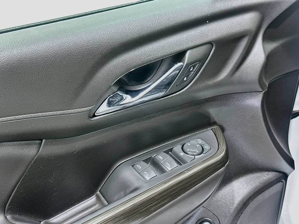 2023 GMC Acadia SLT - Photo 17