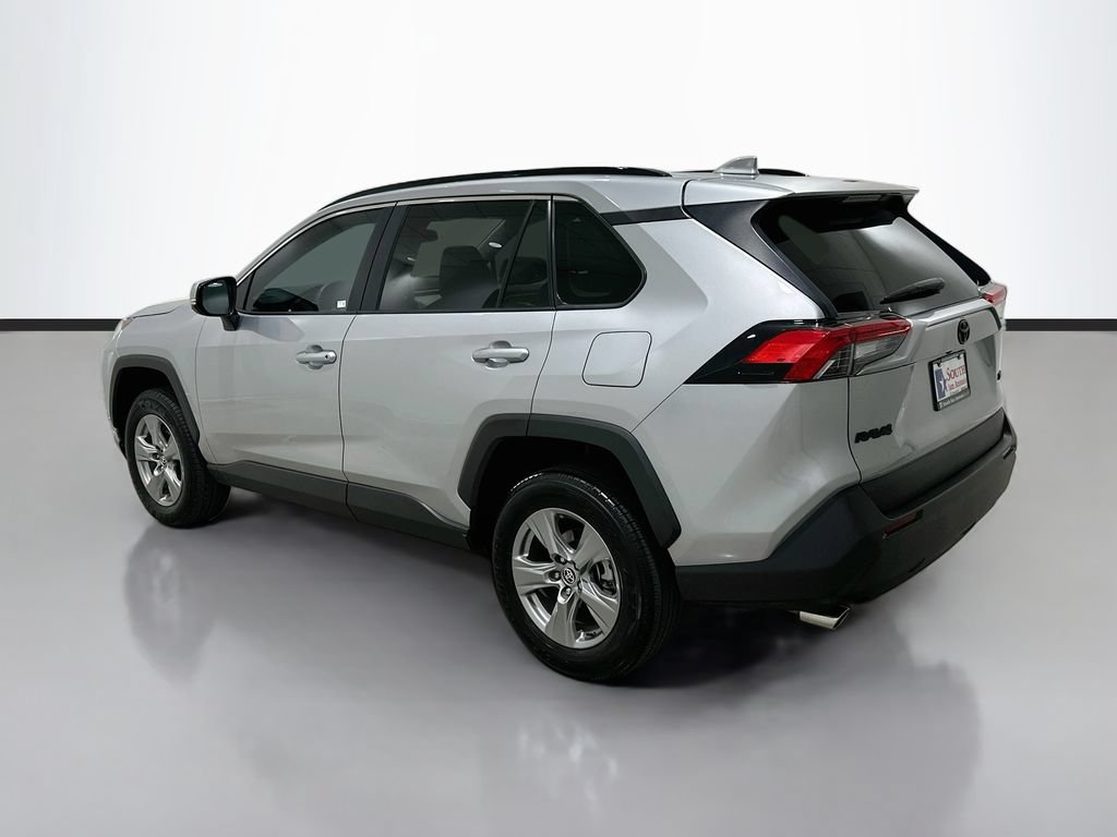 2025 Toyota RAV4 XLE - Photo 5