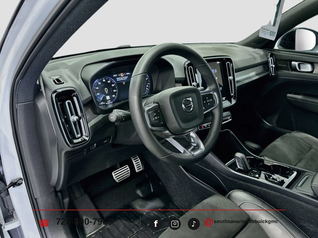 2022 Volvo XC40 R-Design - Photo 10