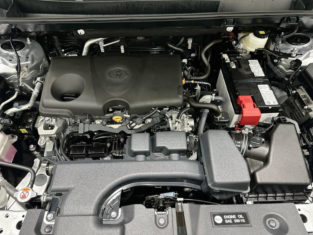 2025 Toyota RAV4 XLE - Photo 29