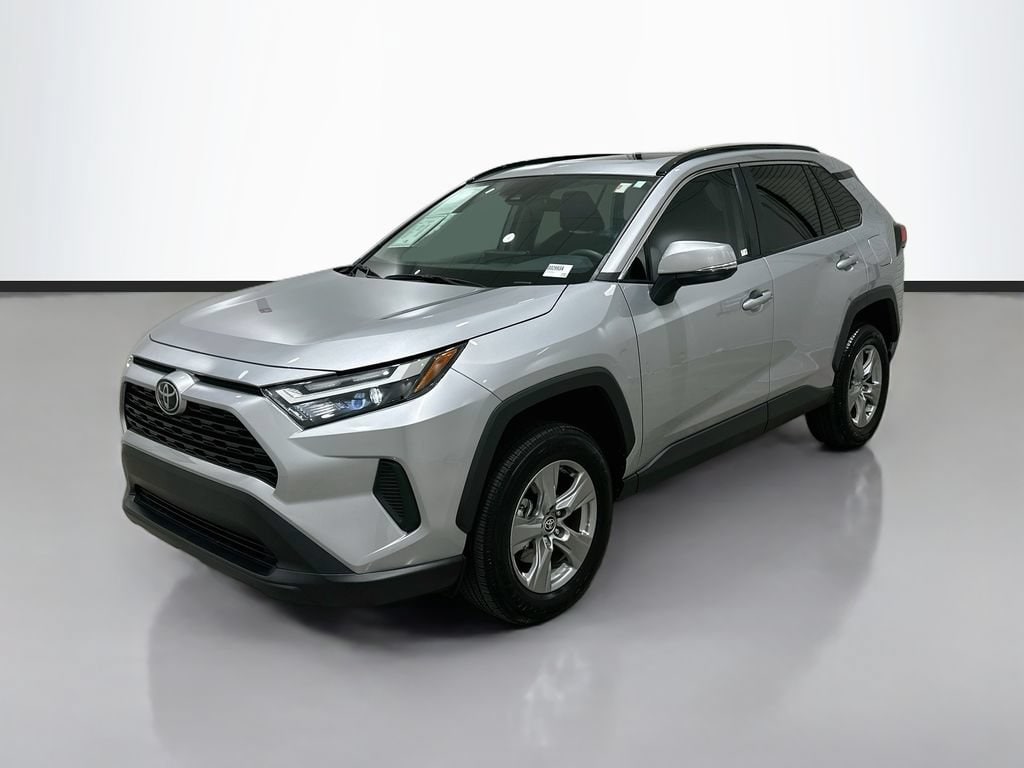 2025 Toyota RAV4 XLE - Photo 3