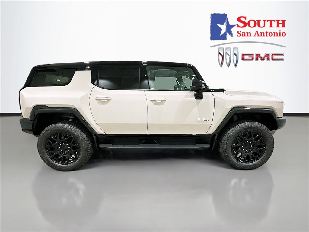 2026 GMC HUMMER EV 2X's photo