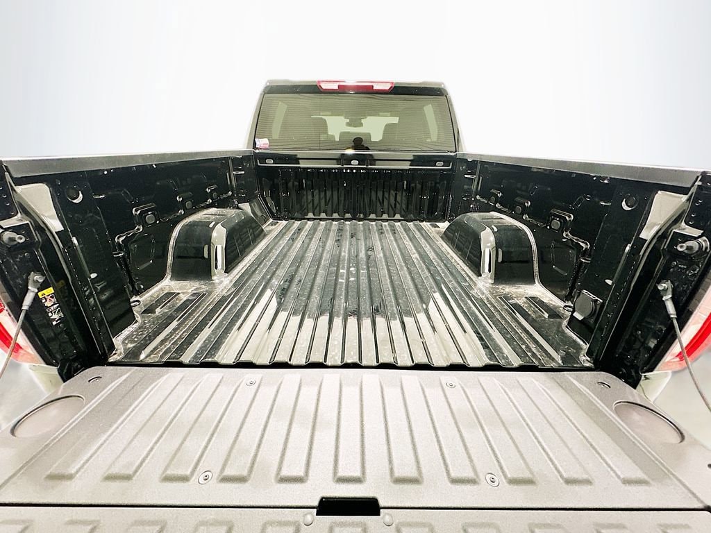 2026 GMC Sierra 1500 SLT - Photo 9