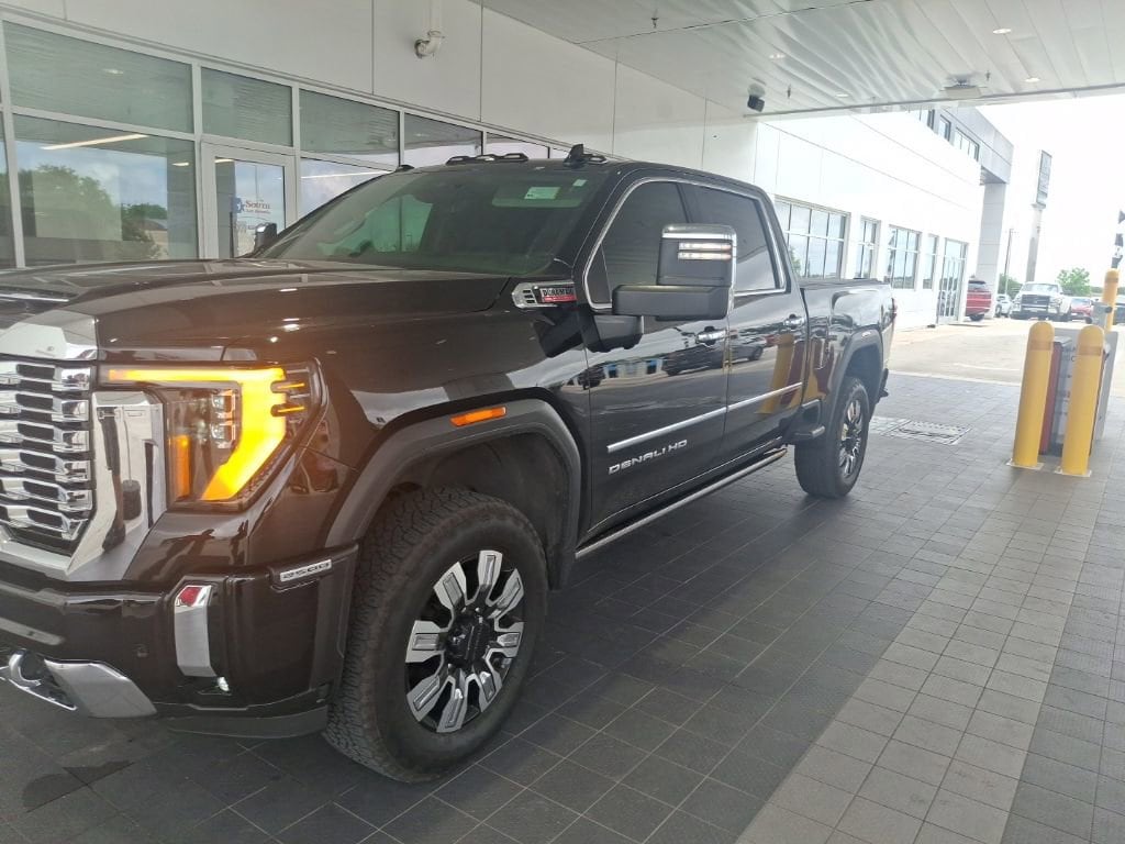 2024 GMC Sierra 4WD Crew Cab Standard Box Denali's photo