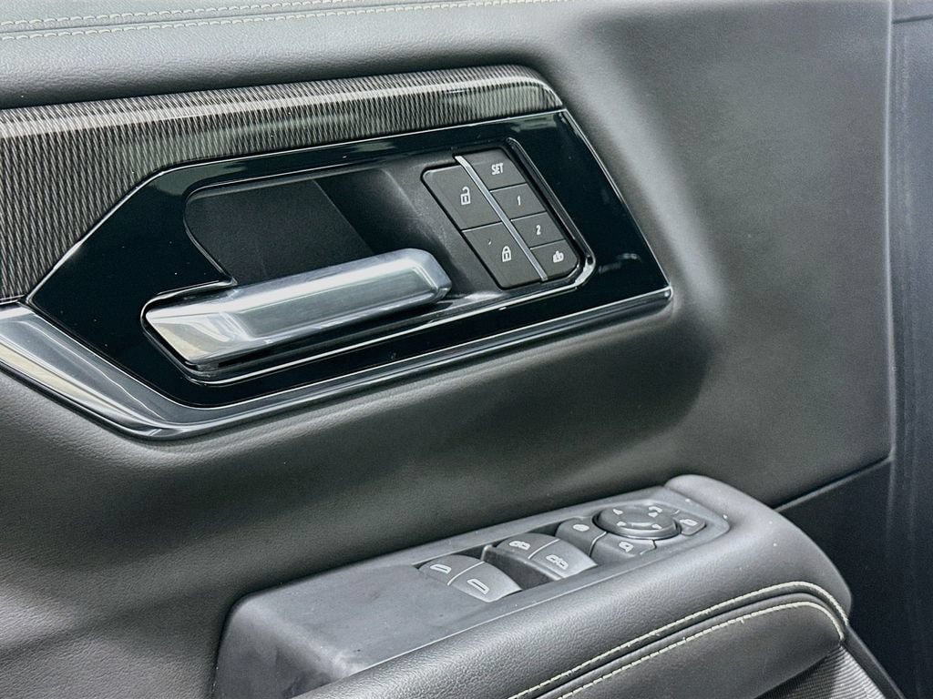 2025 GMC Yukon XL Elevation - Photo 18