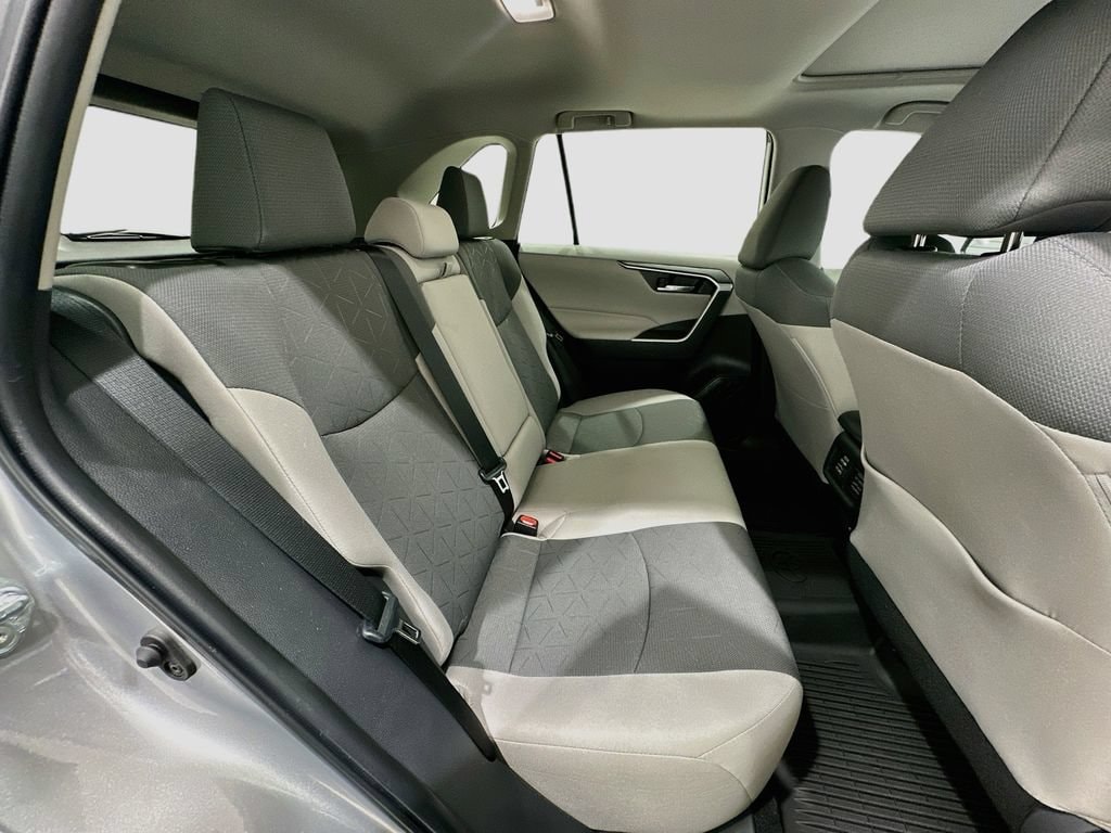 2025 Toyota RAV4 XLE - Photo 26