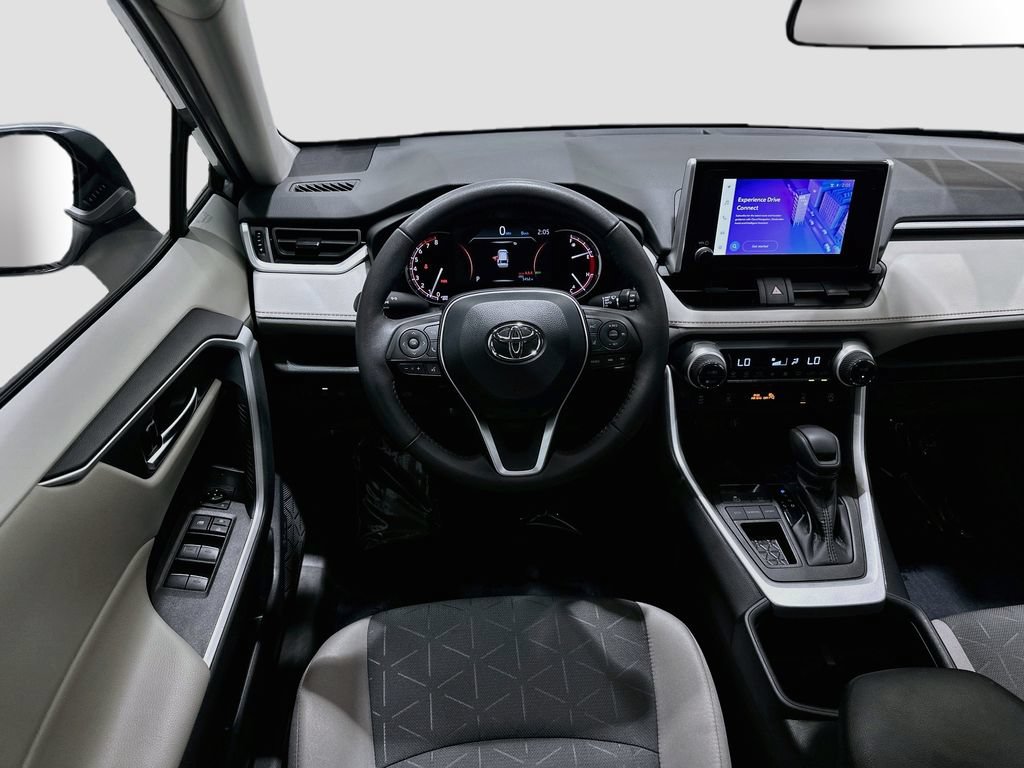 2025 Toyota RAV4 XLE - Photo 22