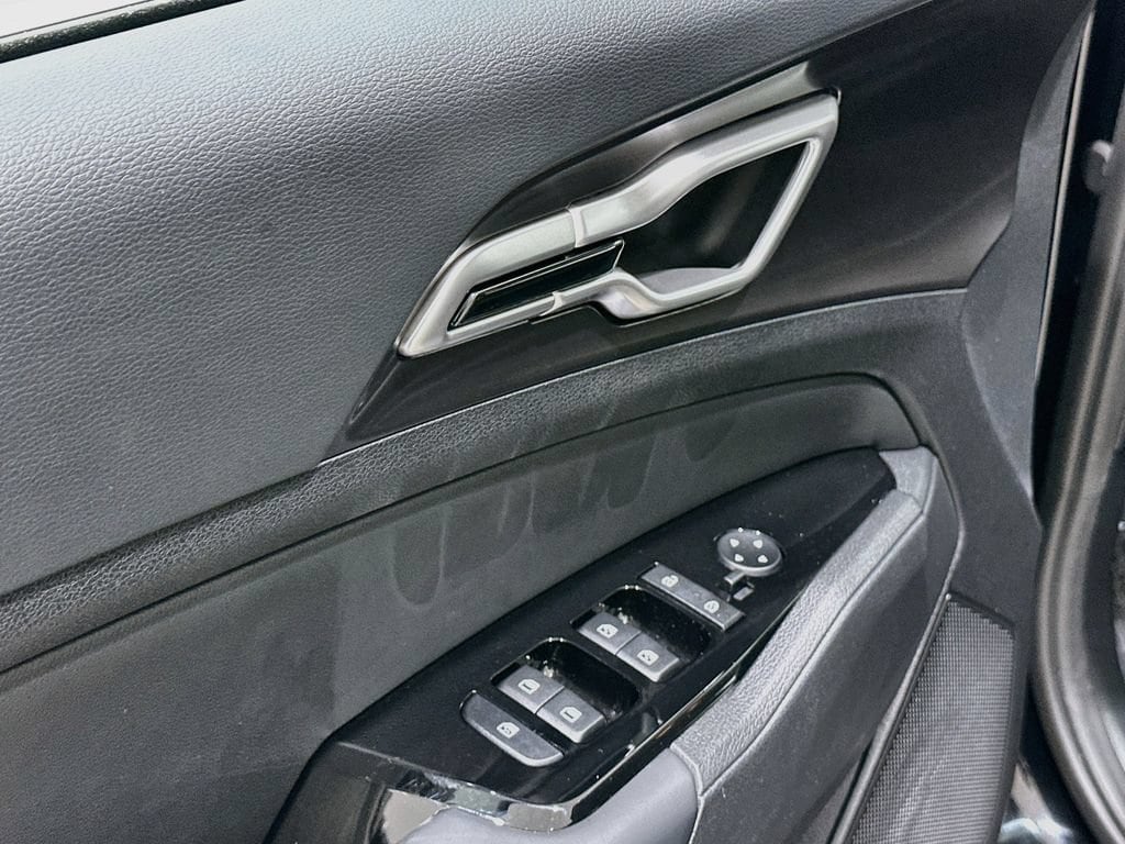 2025 Kia Sportage EX - Photo 18
