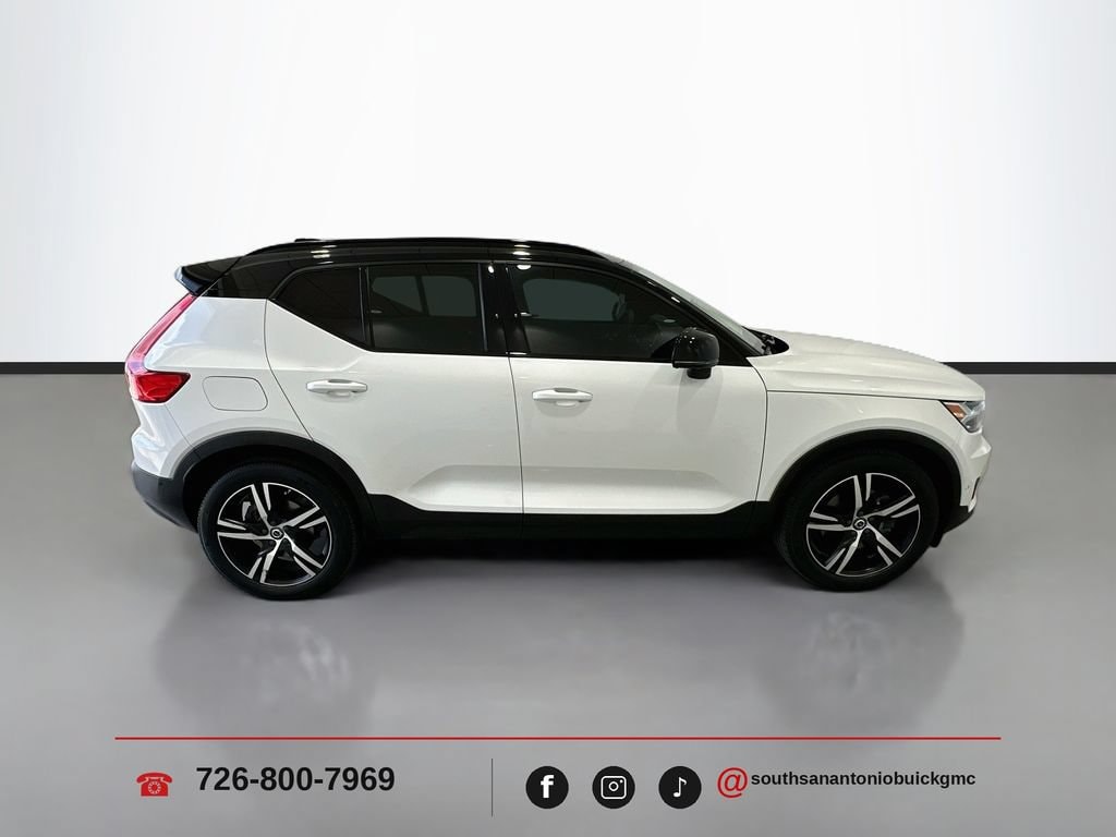 2022 Volvo XC40 R-Design - Photo 9