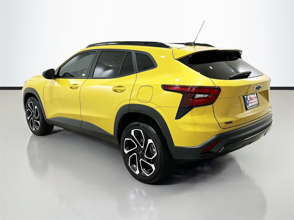 2025 Chevrolet Trax photo 3