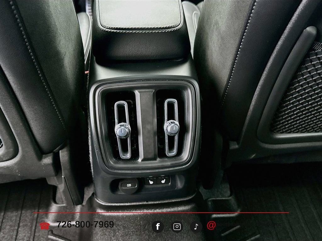 2022 Volvo XC40 R-Design - Photo 24