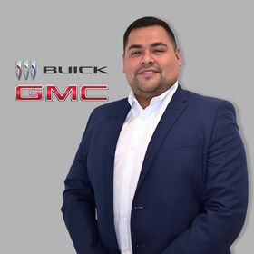 Staff member Arturo Varela from ID_73dca9f4670d