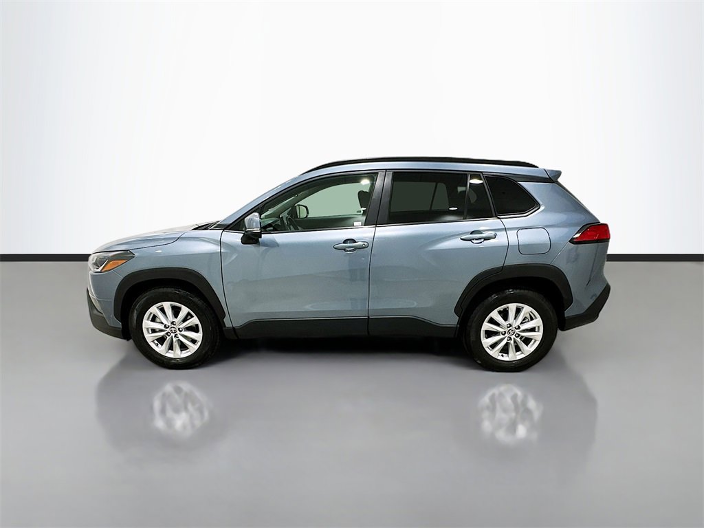 2023 Toyota Corolla Cross LE photo 2