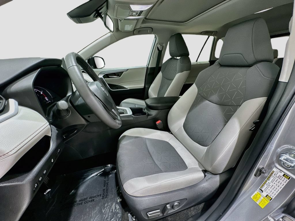 2025 Toyota RAV4 XLE - Photo 21