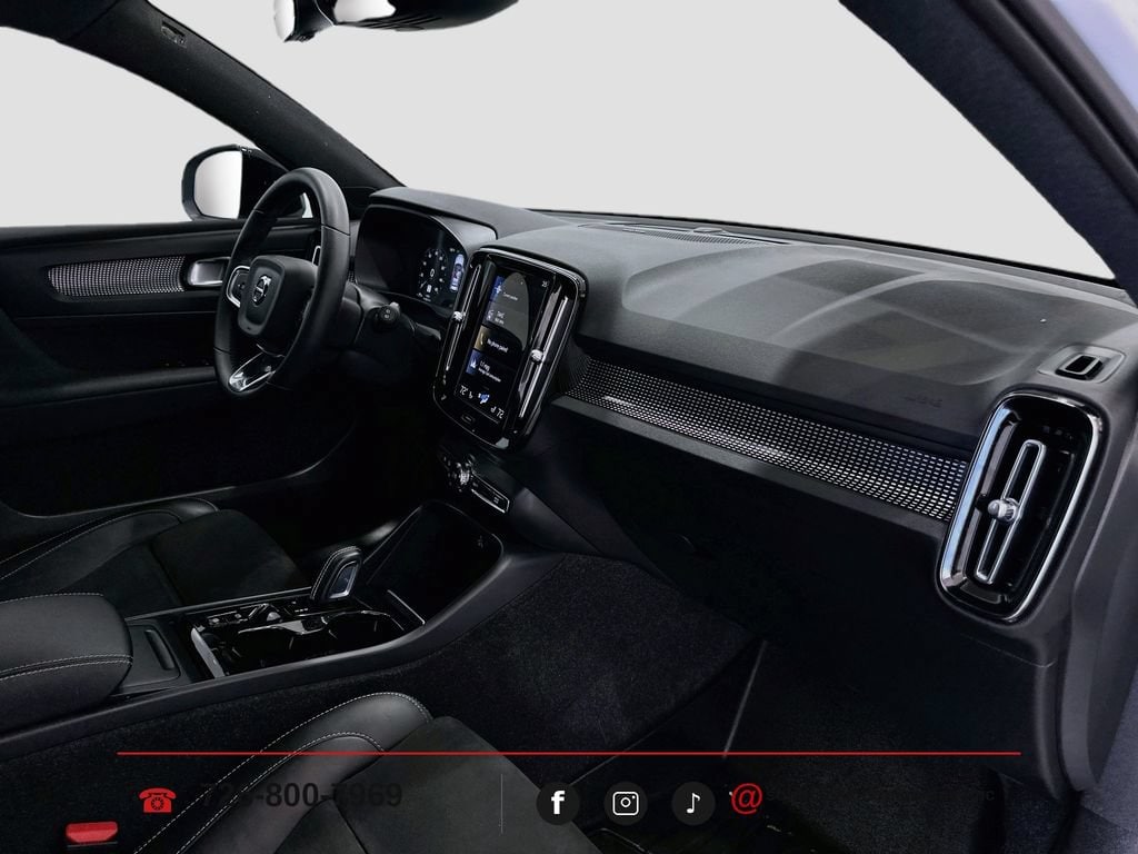 2022 Volvo XC40 R-Design - Photo 28