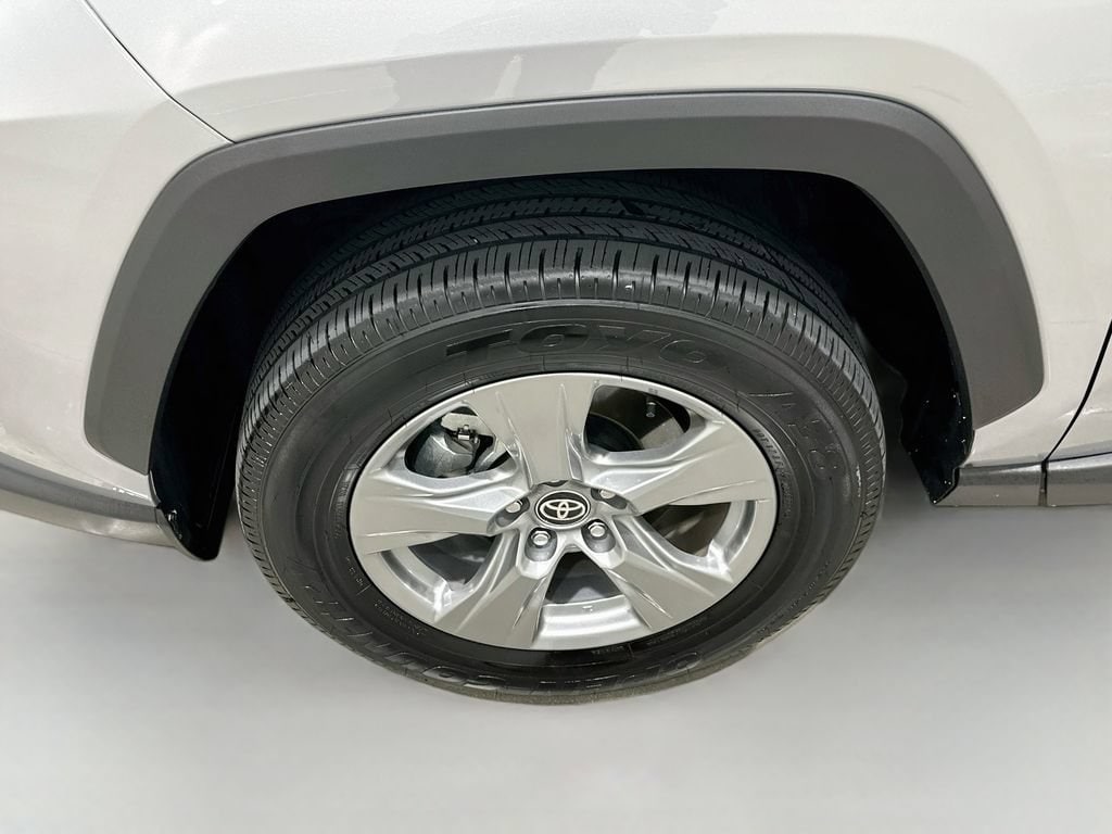 2025 Toyota RAV4 XLE - Photo 30