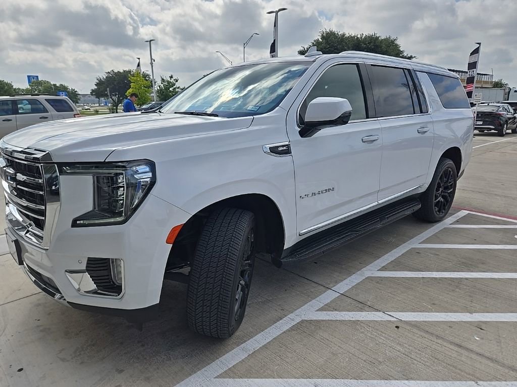 2023 GMC Yukon 4WD SLT's photo
