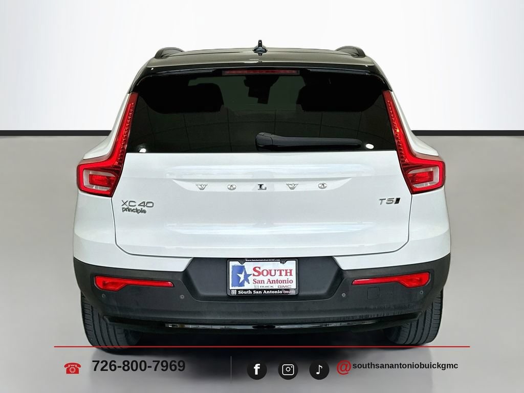2022 Volvo XC40 R-Design - Photo 7