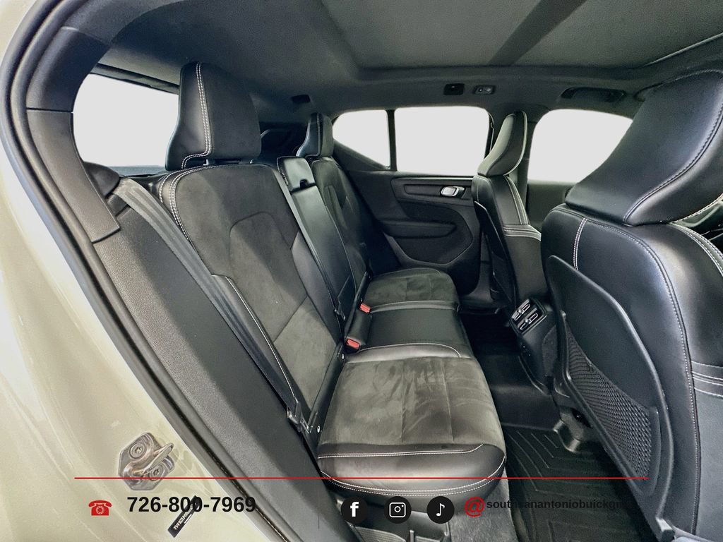 2022 Volvo XC40 R-Design - Photo 26