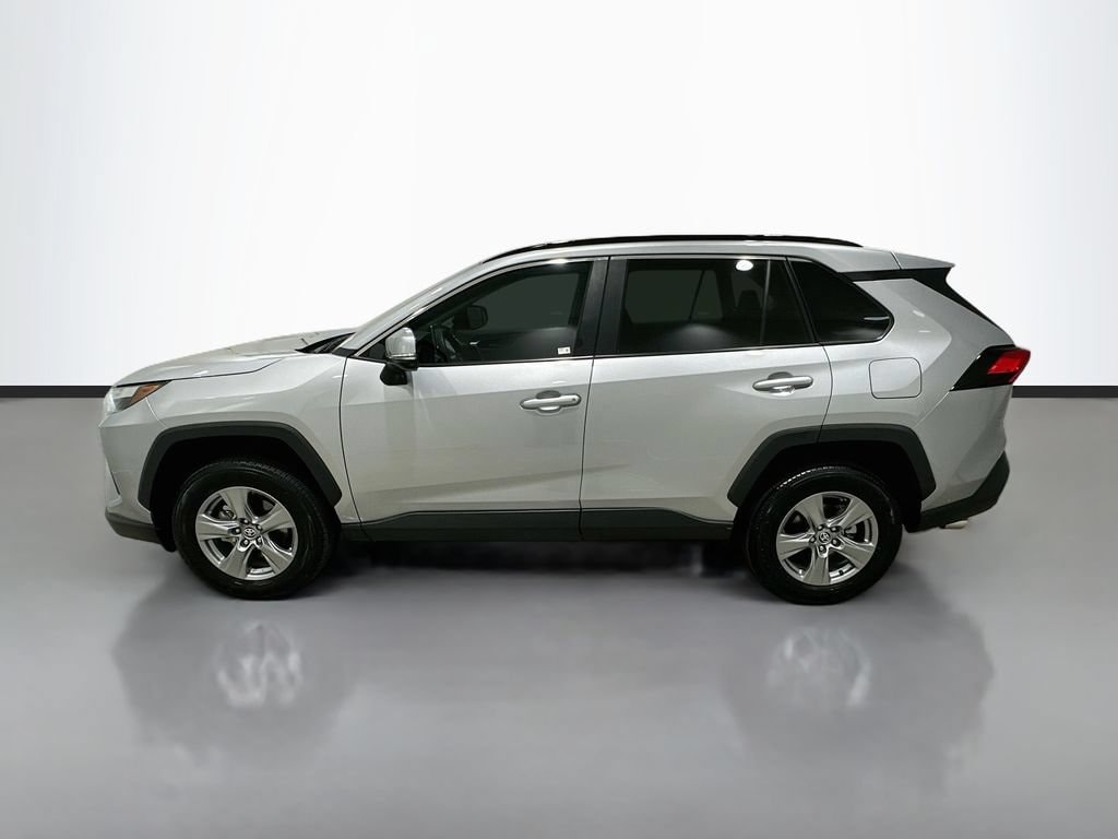 2025 Toyota RAV4 XLE - Photo 4
