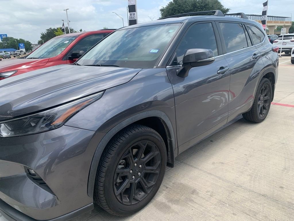 2023 Toyota Highlander LE FWD's photo