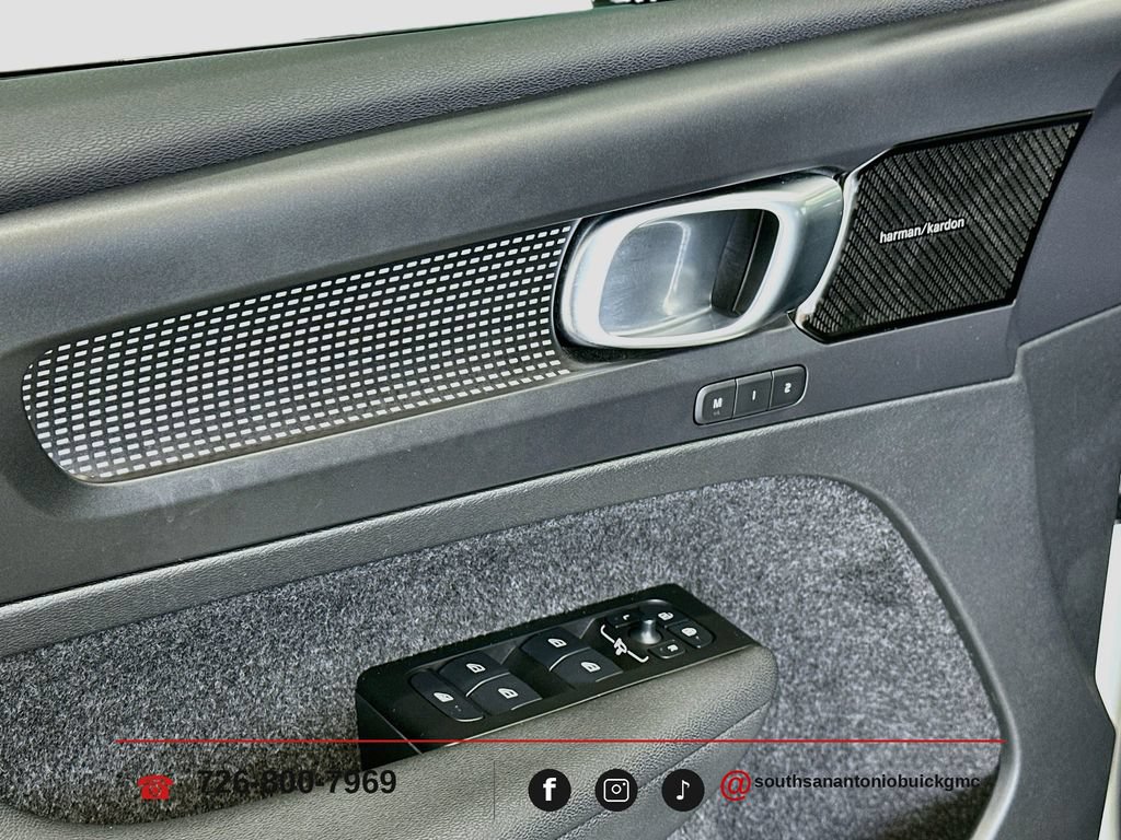 2022 Volvo XC40 R-Design - Photo 18