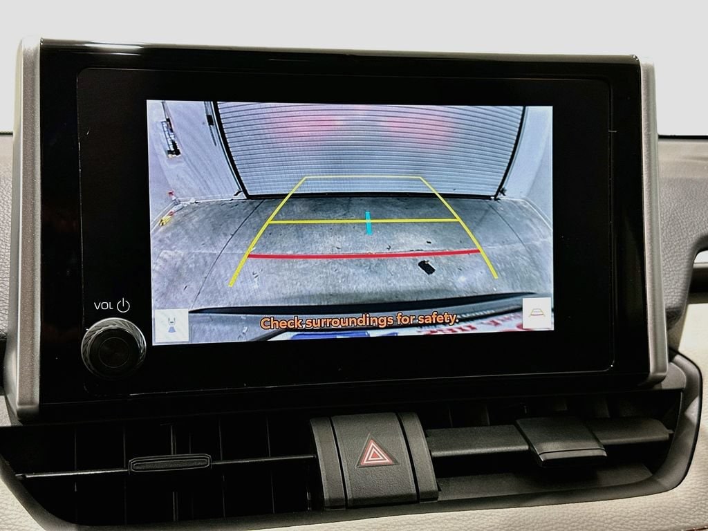 2025 Toyota RAV4 XLE - Photo 13