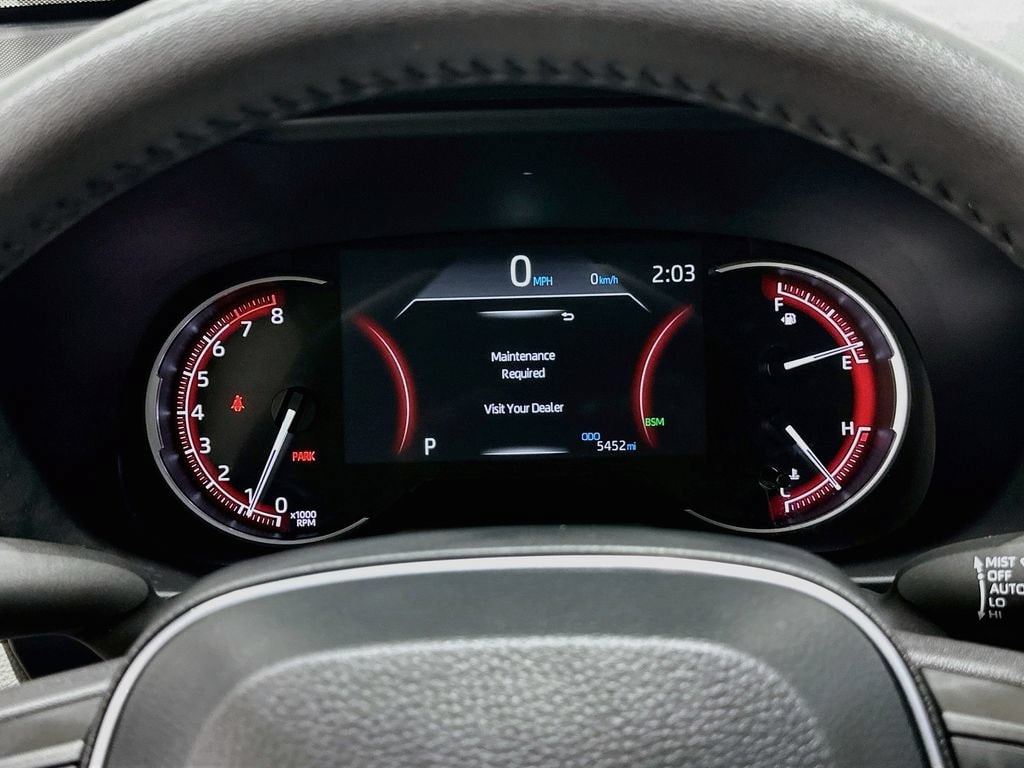 2025 Toyota RAV4 XLE - Photo 12