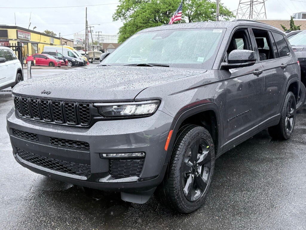 2025 Jeep Grand Cherokee Limited photo 3